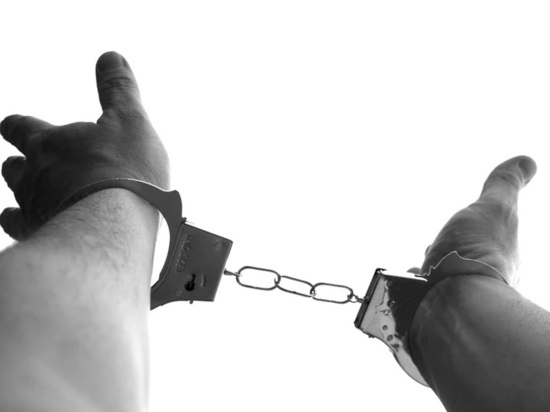 Должник из Гдова получил 7 суток ареста за уклонение от обязательных работ
