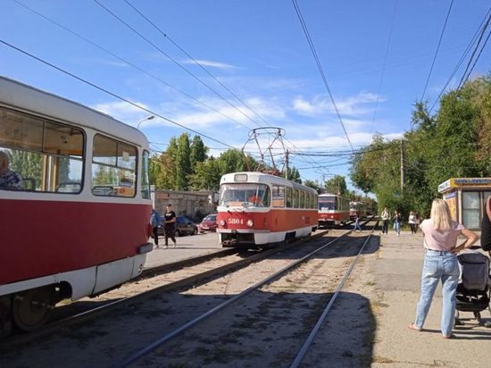На западе Волгограда остановилось трамвайное движение