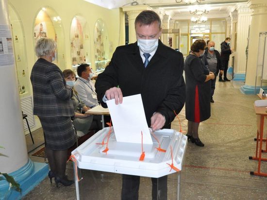 Мэр Копейска Андрей Фалейчик проголосовал на выборах