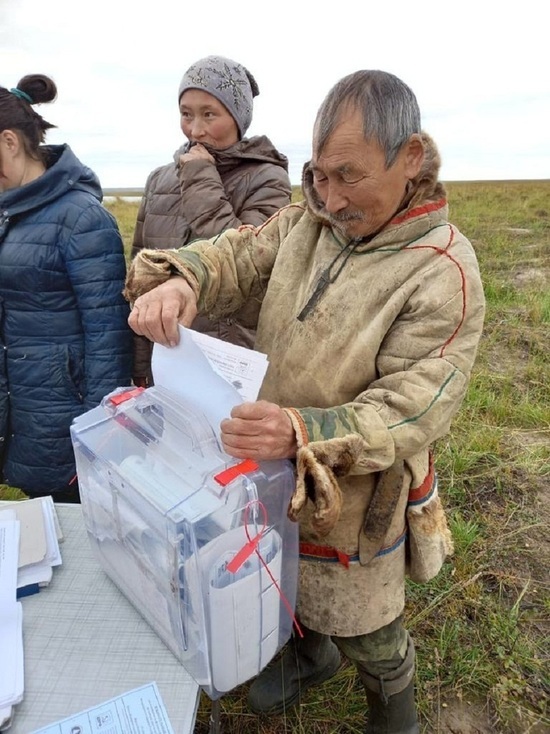 Почти в 2 раза больше, чем 5 лет назад: 40 тысяч тундровиков и вахтовиков досрочно проголосовали на Ямале