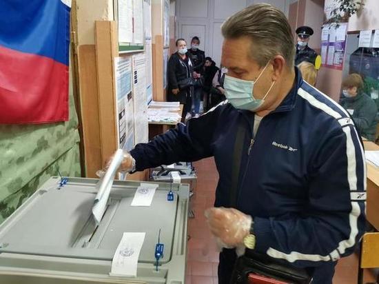 В Брянске на выборах в Госдуму проголосовали первые избиратели