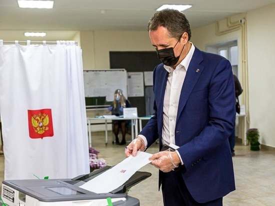 Вячеслав Гладков проголосовал на избирательном участке в Белгороде