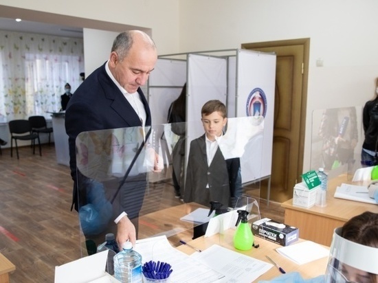 Темрезов проголосовал на выборах в Госдуму РФ в Черкесске