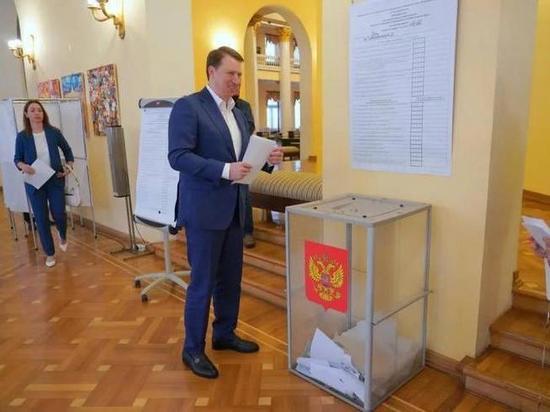 Глава Сочи вместе с женой проголосовали на выборах депутатов Госдумы