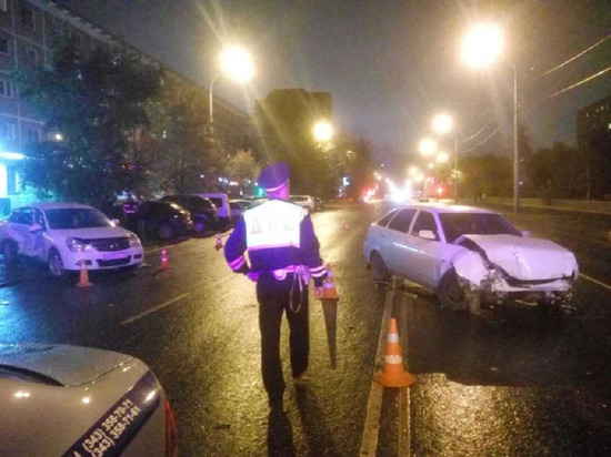 Две девочки получили травмы в аварии в Екатеринбурге