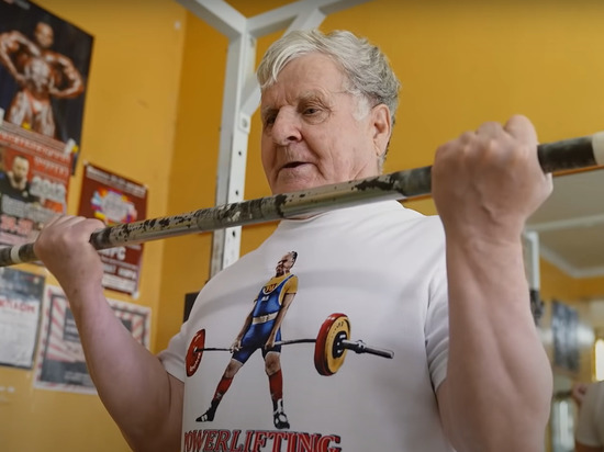 81-летний атлет из Тверской области поразил известного жимовика и YouTube-блогера