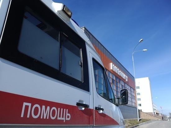 В ДТП в Волгограде пассажир кроссовера получил травму позвоночника