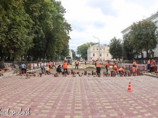 Улица Октябрьской революции в Смоленске активно преображается