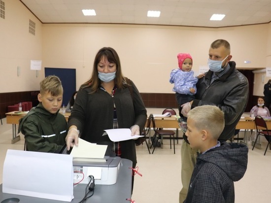 В Твери проголосовала многодетная семья Проскуряковых, воспитывающая шестерых детей