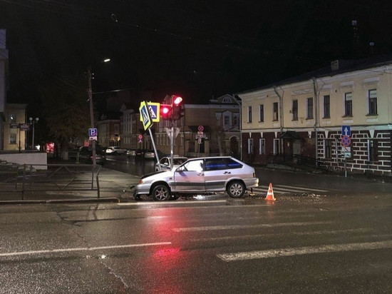 В Кирове ищут сбежавшего с места ДТП водителя ВАЗа