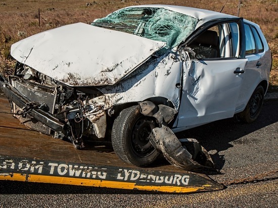 Пьяный водитель в Свердловской области разнес остановку