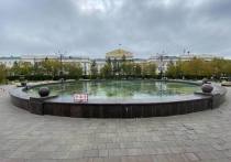 В Чите фонтан на площади имени Ленина отключили на сутки раньше планируемой даты из-за низких температур, сообщается 19 сентября в телеграм-канале городской администрации