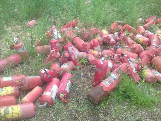 В окрестностях Магадана ликвидировали свалку огнетушителей