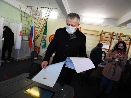 Губернатор Ленобласти Александр Дрозденко проголосовал в Лупполово