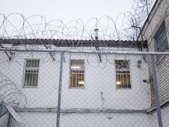 Прокурор области проверил условия содержания заключенных в Великих Луках