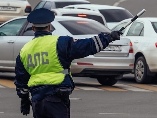В Зверево пьяный автомобилист набросился с кулаками на сотрудника ДПС