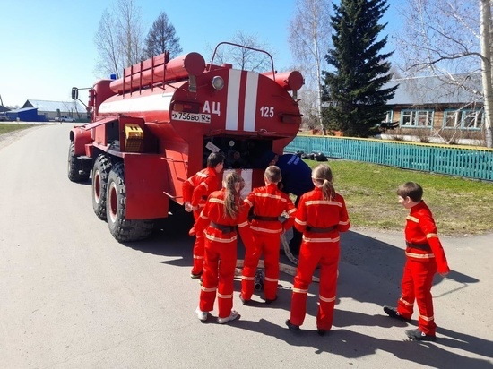 Пожарный отряд из подростков действует в Красноярском крае
