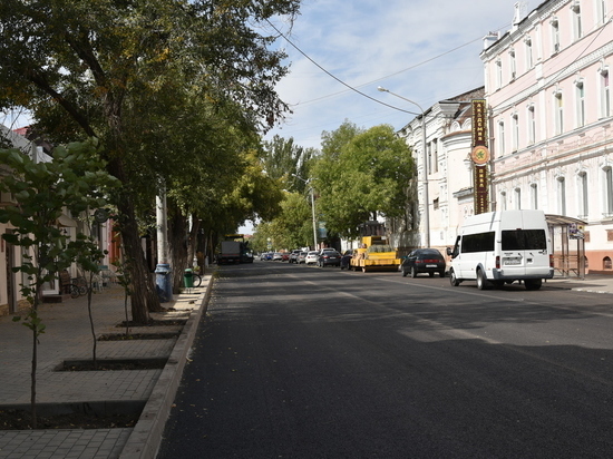 В Астрахани завершается ремонт дороги на улице Ленина