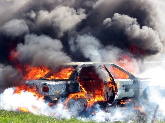 Автомобили загорелись ночью в Белове