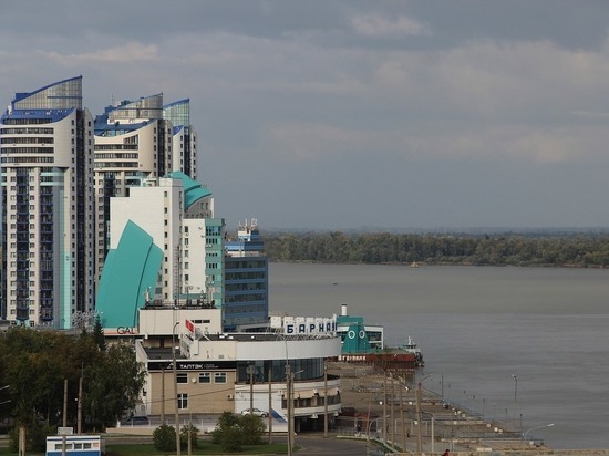 Авария с участием двух лодок в Барнауле унесла жизнь одного человека