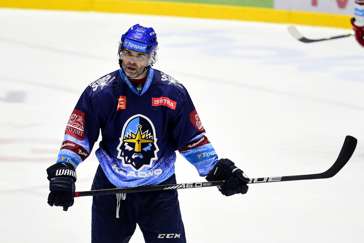 49-летний чешский хоккеист Ягр забросил две шайбы кряду