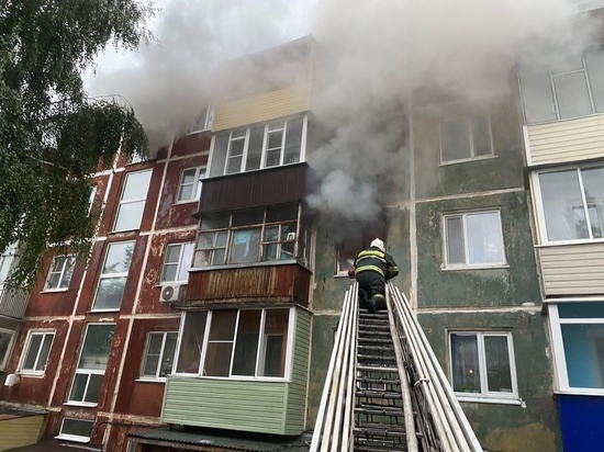 16 человек эвакуировали из горящей многоэтажки в Ефремове