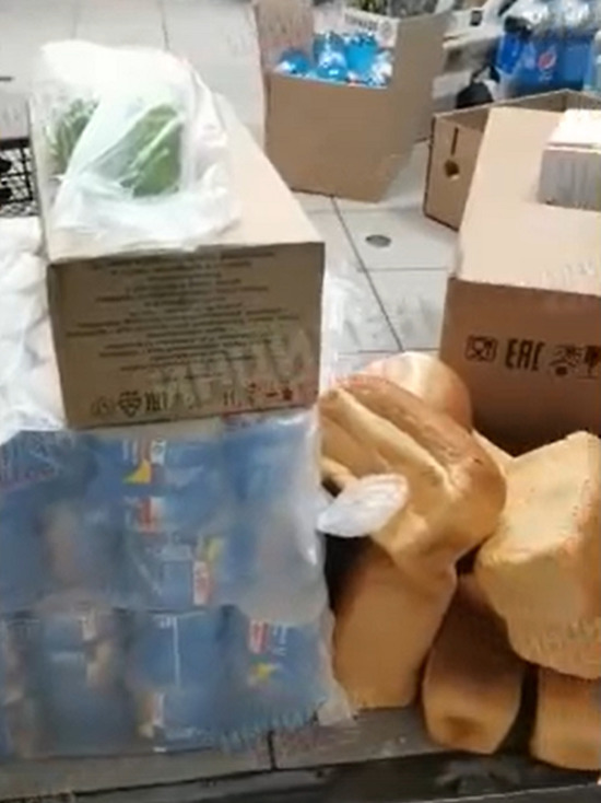 Кузбассовца возмутил способ хранения хлеба в одном из крупных супермаркетов