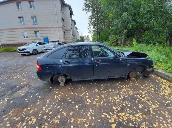 С улиц Костромы убирают брошенные без присмотра автомобили