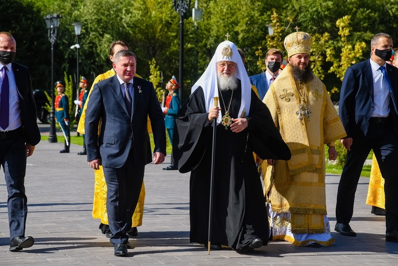 Открытие и освящение храма. Патриарх Кирилл в храме Александра Невского. Патриарх Кирилл освятил храм в Дивеево 28.08.2022. Патриарх освятил храм Александра Невского Истра. Освящение храма Патриархом Кириллом.