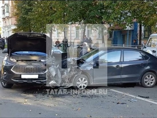 В Казани водитель умер за рулем и протаранил пять авто