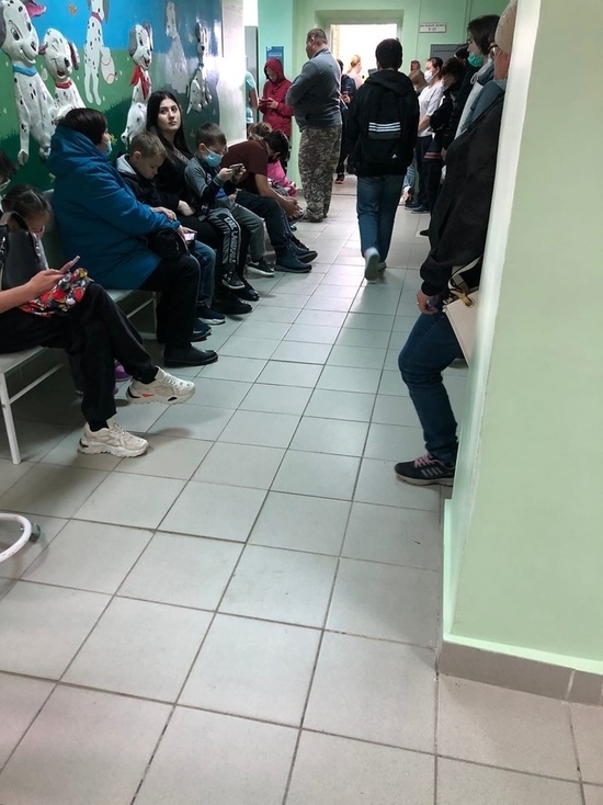 Вспышка ОРВИ привела к очередям в детской поликлинике в Салехарде