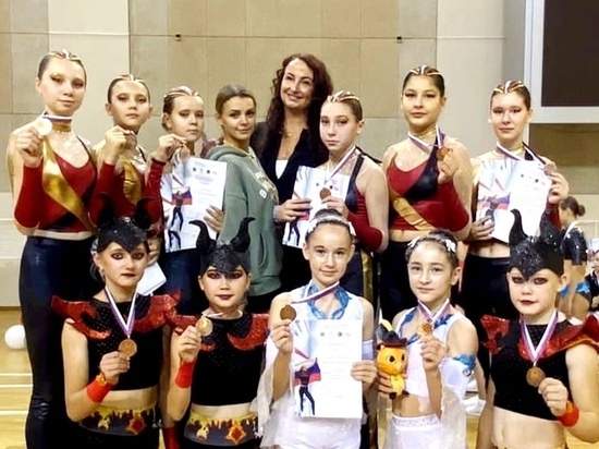 Сборная Чувашии по фитнес-аэробике показала высокие результаты на Всероссийских соревнованиях в Самаре