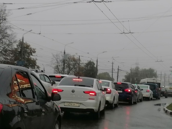 В Пролетарском округе Тулы затруднено движение из-за неработающего светофора
