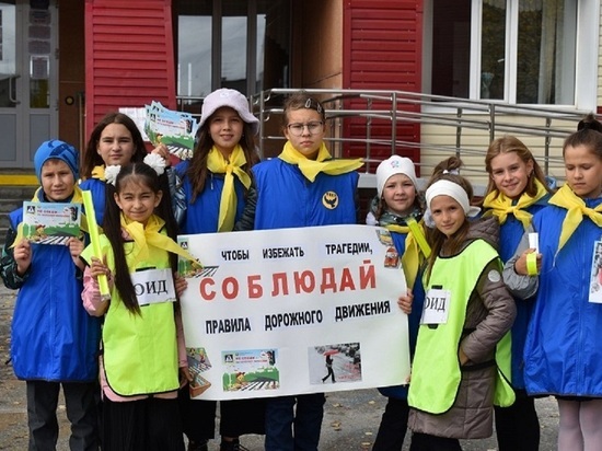 Дети ловят нарушителей-пешеходов на дорогах близ школы в Ноябрьске