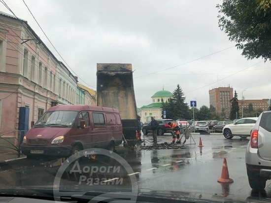 В центре Рязани из-за ремонта дорог собралась пробка