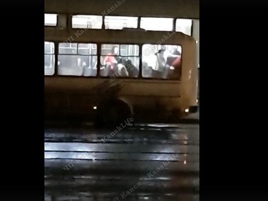 Массовая драка произошла в автобусе в Красноярском крае