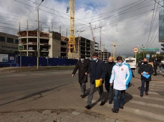 «Не просто транзитной для транспорта, а удобной для пешеходов, жителей»: в Красноярске приступили к ремонту улицы Маерчака
