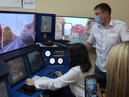 Аварийную ситуацию на железнодорожном переезде смоделировали для курсантов омских автошкол