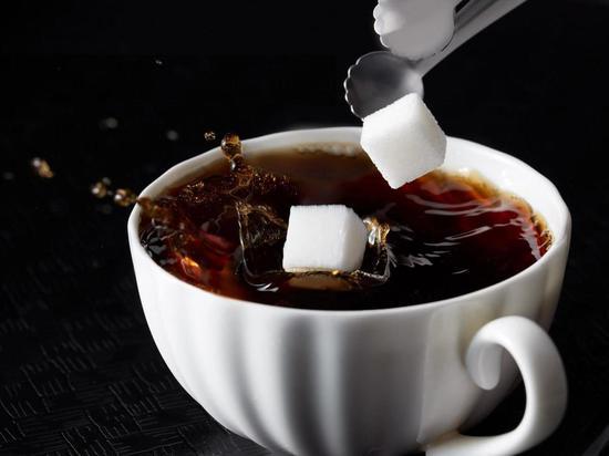 Диетолог Соломатина сообщила о вреде чая с сахаром