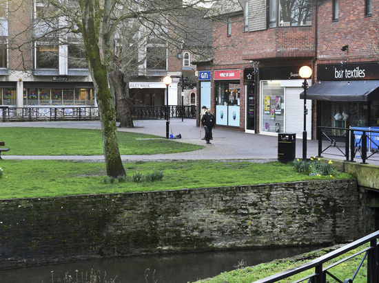 Расследование ищет связь между отравлениями в Солсбери, Болгарии и взрывами на складах в Чехии