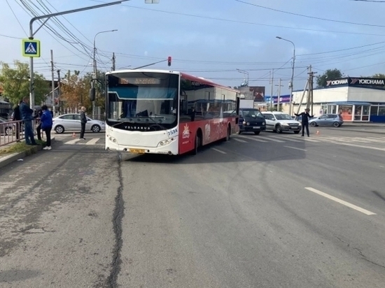 Рейсовый автобус сбил пенсионерку на пешеходном переходе в Волгограде