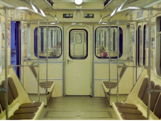 В петербургском метро поезда идут только от станции «Шушары» до станции «Старая Деревня»