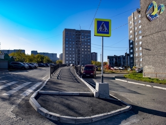 В Мурманске завершается ремонт пешеходной связи в районе улицы Маяковского