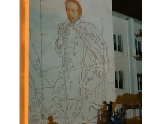 В Пятигорске на всю стену школы № 6 рисуют Лермонтова