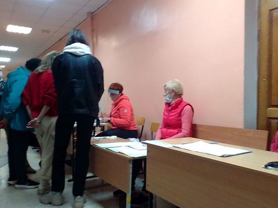 Лишь после выборов в 123-й школе в Омске включили отопление