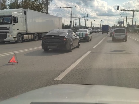 В Терновке образовалась пробка из-за ДТП с участием двух легковых машин