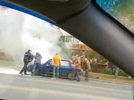 Росгвардейцы помогли потушить загоревшийся автомобиль в Йошкар-Оле