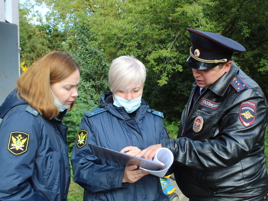 Полицейские Серпухова навестили должников
