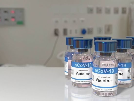 Петербуржцам предложили лететь прививаться западными вакцинами в Сербию