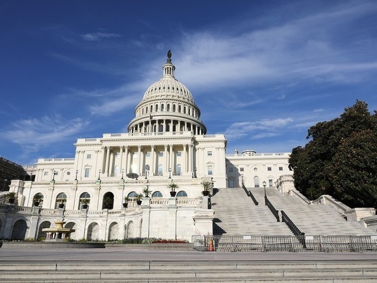 США разрабатывают санкции против 35 россиян